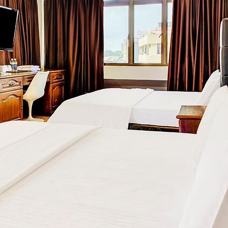 Tai Hoe Hotel Pengerang Kampung Sungai Rengit Luaran gambar
